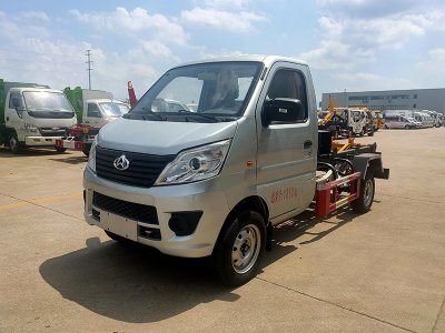 長(cháng)安2750勾臂垃圾車(chē)